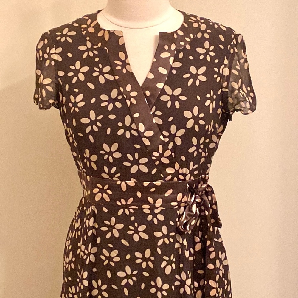 Talbots Petites Pure Silk Brown Tan Floral 8P Classic Chic Quiet Luxury Dress - Picture 2 of 13